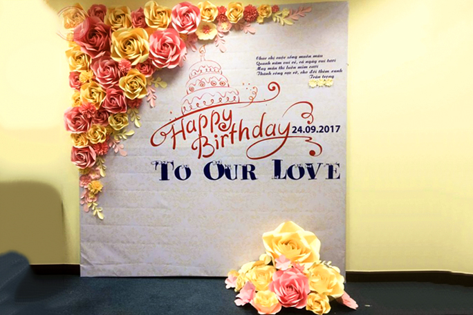 Backdrop hoa giấy trang trí sinh nhật