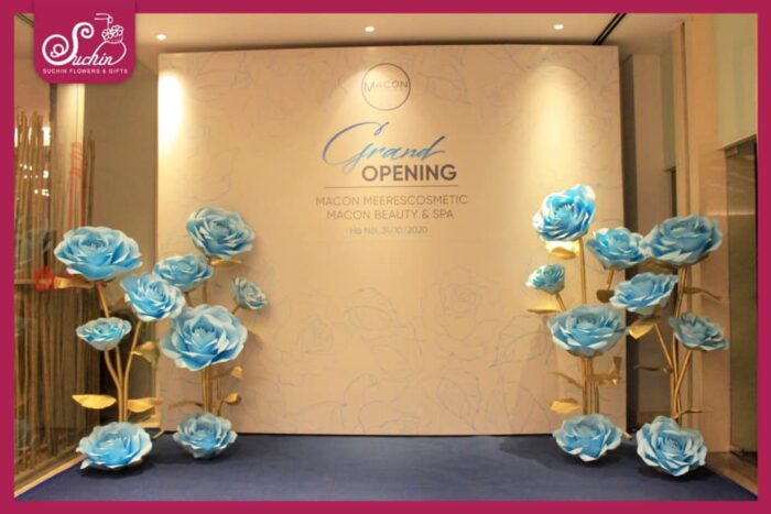 hoa khổng lồ tại Grand opening