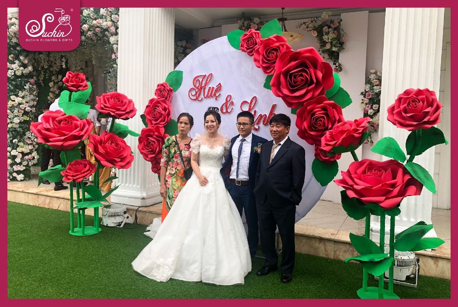 Tổng hợp các mẫu backdrop tiệc cưới theo tone màu tại Hoa Giấy Suchin